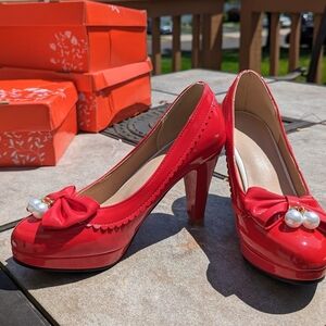 Retro Stage Bow Pearl Heels Red